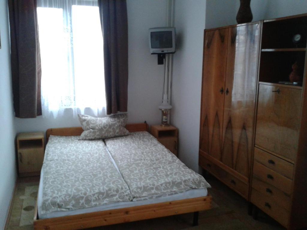 Csaki Vendeghaz Panzió Szováta Szoba fotó