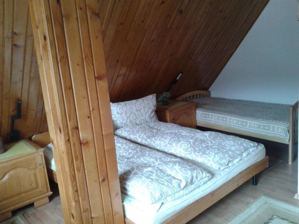 Csaki Vendeghaz Panzió Szováta Szoba fotó